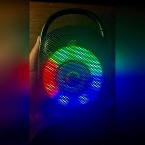 Bluetooth clip speaker
